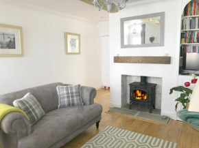 Bijou Cottage - Chic coastal fisherman's cottage with suntrap courtyard